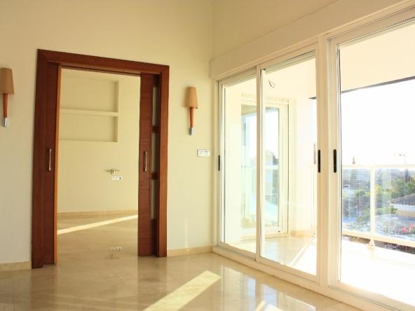 Alenda Golf Large Frontline Villa