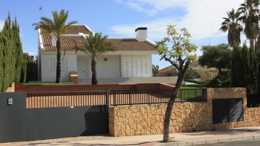 Alenda Golf Large Frontline Villa